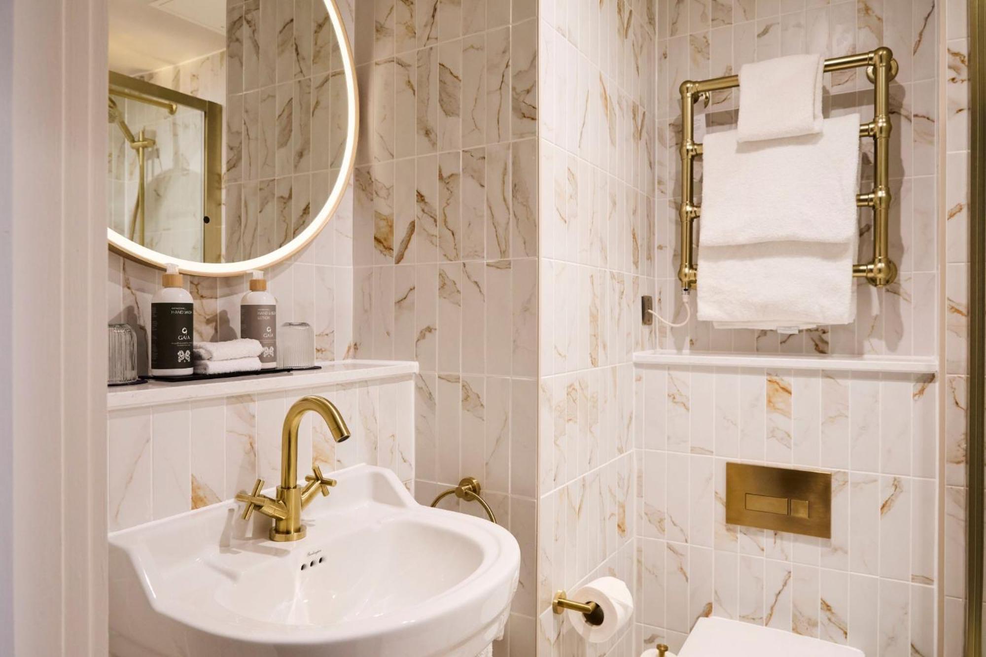 Francis Hotel Bath Bagian luar foto