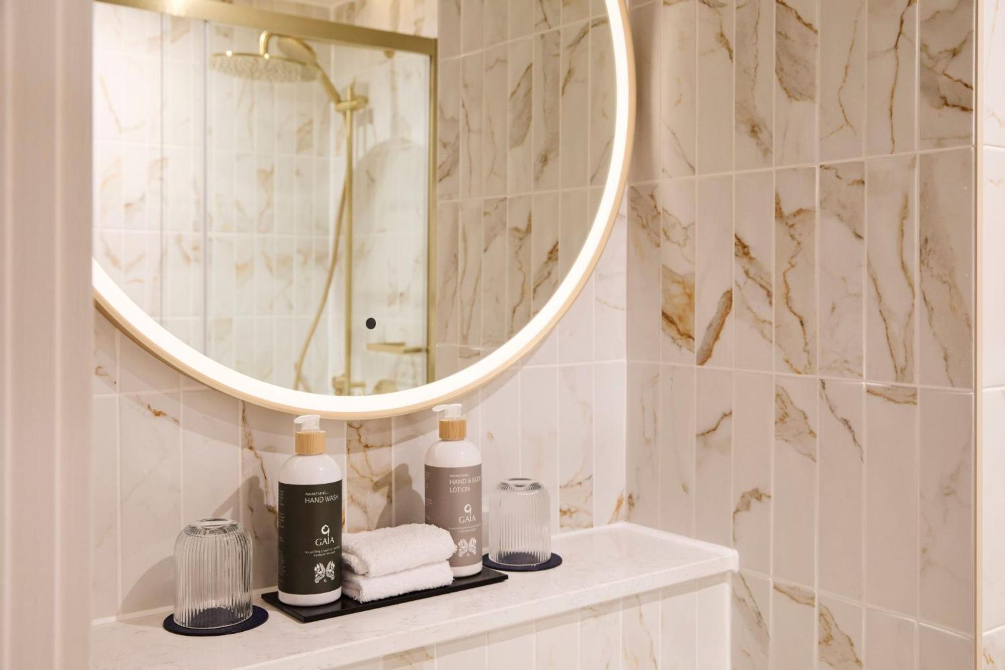 Francis Hotel Bath Bagian luar foto